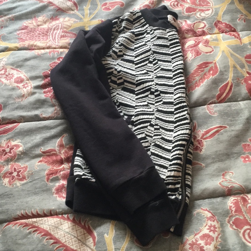 Black/white bomber jacket